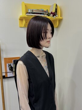 髪と自然 ボルドーカラー×切りっぱなしボブ×顔まわりレイヤー