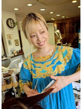 ミューズダナエ(muse Danae)の写真/30cm超のバッサリカットで年間100名様以上がご来店。しっかりと事前カウンセリングした上でカットします。