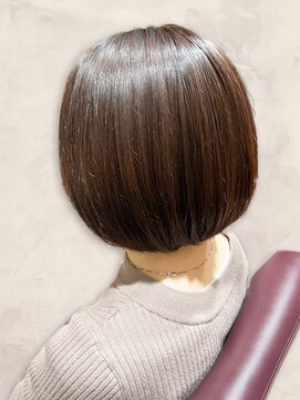 シンリア(ShinLia) 20代30代40代ベージュ暖色系カラー大人ボブ透明感小顔