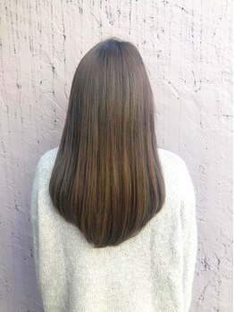 ルートティーヘアーの写真/Wライセンス《理・美容師免許》&D.D.A習得で修練されたカット技術でお客様の理想を叶えます！
