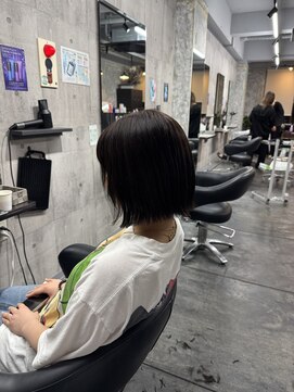 コワファースト長崎シャンプーボーイ 2nd(COIFF1RST 長崎 SHAMPOO BOY) ぱつっとボブ 外ハネボブ ショートボブ