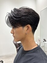 カルム(kalm)&nbsp;毛流れセンターパートニュアンスパーマカルマヘアメンズパーマ