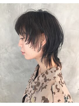 ヘルベチカ・ヘア(Helvetica hair) [helvetica hair] イヤリングカラー×マッシュウルフ