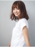 オリーブベージュの柔らかロブ