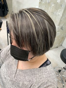 エレン(E L E N) コントラストハイライトカラー × ブルーシルバー