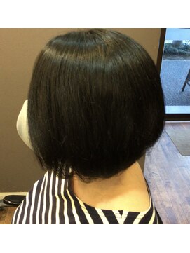 クローバー ヘアサロン 前下がりボブ