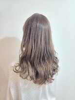 ツムグ 代官山 中目黒(TUMUGU)&nbsp;アイスグレーアッシュグラデーションウェーブ巻きエアリー白髪