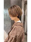 前髪なしハンサムショートハイライトベージュ