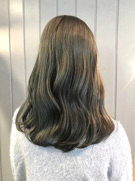 アンド アノン(and anon) アッシュオリーブ　くすみカラー　艶髪ロング