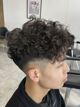 ラヴィズムバイフィフス(LUVISM by fifth) スペインカール短髪ショート刈り上げ新潟万代