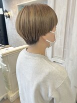 キャアリー(Caary)&nbsp;福山Caary個性派丸みマッシュショート夏ハイトーン20代30代40代