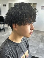 ヒュイル バイ ニアウ(Hwyl by Niau) メンズマッシュパーマニュアンスパーマスパイラルパーマ刈り上げ