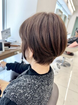 アッシュ 下北沢店(Ash) トップにボリュームのあるショートスタイル