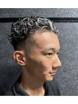 髭床ゴーティーヘア(goatee hair)&nbsp;極道パーマ・ホワイトメッシュ・スキンフェード