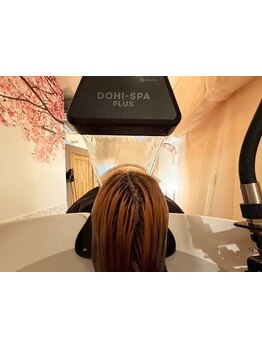 マイクロスコープを使った丁寧な頭皮カウンセリングが人気◎桜を描いた和風空間で落ち着いた施術体験を…