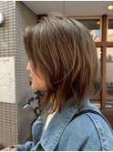 立体感ハッシュカットミディアム×大人センターパート×ベージュ