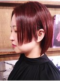 深みボルドーとステップカットで大人モードに ブリーチなし