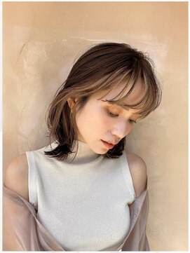 シーカ ニカイ(siika NIKAI) ベージュなフェイスフレーミング