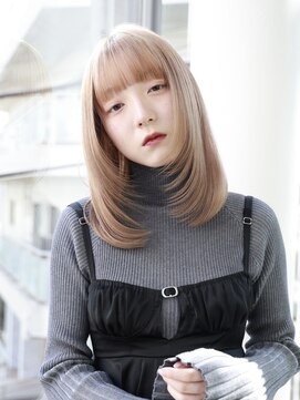 エムスラッシュ 横浜元町店(M.SLASH) 顔まわりレイヤー/ぱっつん前髪/ホワイトブロンド/艶髪