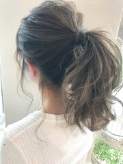 ルーズポニーテールヘアアレンジ