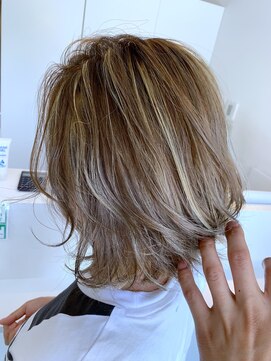 ドゥアージュ(Deux Age) 外ハネボブxハイライトカラーxアッシュベージュ