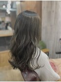 大人可愛い抜け感オリーブアッシュ
