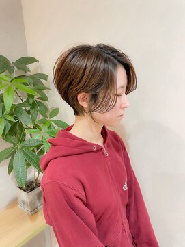 月のヒ 大人可愛い丸みショート