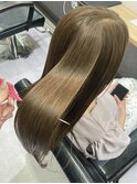 艶々×ベージュ×ストレートスタイル