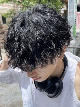 リット バイ フィフス 鹿児島中央駅店(Lit. by fifth) メンズパーマ波巻きパーマツイストスパイラルセンターパート韓国