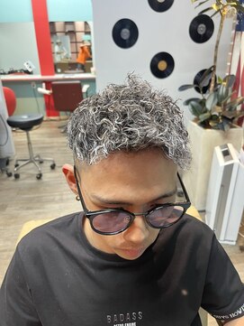 メンズグルーミングナンバーナイン(MEN'S GROOMING NUMBER NINE) ホワイトメッシュ/ツイストスパイラル/フェード