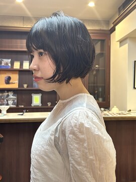 レイジーアワーズ(Lazy Hours) 丸みシルエットが可愛いナチュラルマッシュボブ