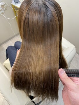 シュヴーブリヤン(cheveux brillants) 『明るめカラーでも潤う、柔らかな艶ストレートロングヘア』