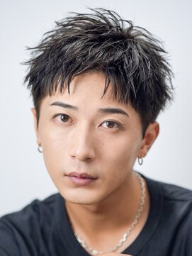 オーシャントーキョーオーバー 渋谷(OCEAN TOKYO OVER) スパイキーショート刈り上げフェードツーブロック七三パーマ