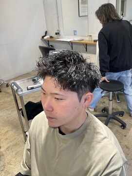 ザデイ カットアンドカルチャーショップ(THE DAY CUT&CULTURE SHOP) 無造作アップバング+ピンパーマ