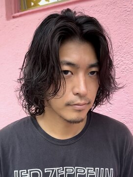 オルト(Altn) 恵比寿大人ミディアムロング波巻きスパイラルパーマメンズヘア