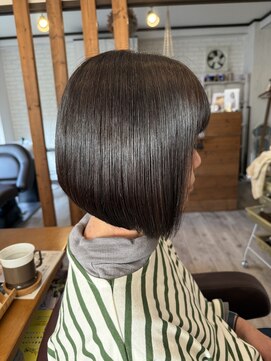 ラニ ヘアーアイラッシュ(lani hair eyelash) 前下がりボブ×ツヤ髪