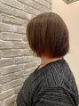 ハナハナ ゼスト御池(hana hana) 毛先を軽くしたボブ。片側インナーカラー。