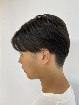 クオリス 上板橋店(QUALIS) センターパート韓国風ツーブロック刈り上げスタイル