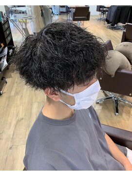 エヌプラス(N+) 波巻きツイストスパイラル刈り上げセンターパートサーフカール