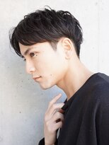 マイロ(mailo)&nbsp;センターパート×ツーブロック刈り上げショート