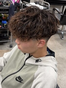 イーラ(era) スペインカール　刈り上げ　ツイスト　スパイラル　パーマ