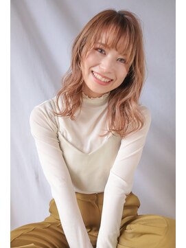 ソレイユトウキョウシブヤ(SOLEIL TOKYO shibuya) 小顔見え似合わせ顔周りカット厚めバングミディアムウェーブ