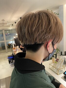 ヨルプラスディ(yoru+D) マッシュショート×ベージュ