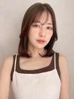 アグノス 青山(Agnos)&nbsp;大人ガーリーダークアッシュミディアムレイヤーカット 小顔