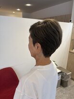 アズールサン 草加西口店(azule-sun)&nbsp;アシメショート,ダブルカラー,ブリーチ,グレー,刈り上げ【草加】