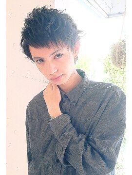 ファミーユ(famille) famille・束感くせ毛風ショートレイヤーパーマ