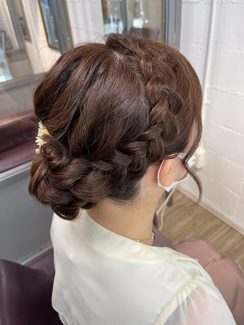 トップ ふんわり 編み込み カチューシャ シニヨン ヘアアレンジ