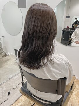 ヒトノワ(Hito.nowa) 暗めでも柔らかいグレーベージュカラー