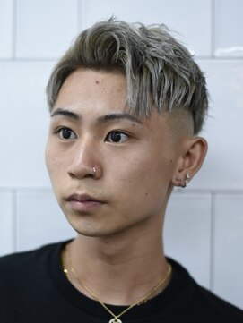 メリケンバーバーショップ コウベ(MERICAN BARBERSHOP KOBE) シルバーハイライトショート