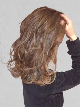 ディーバ 渋谷(D.I.E.V.A) 20代30代40代50代大人女性ミディアムレイヤー艶髪ベージュ